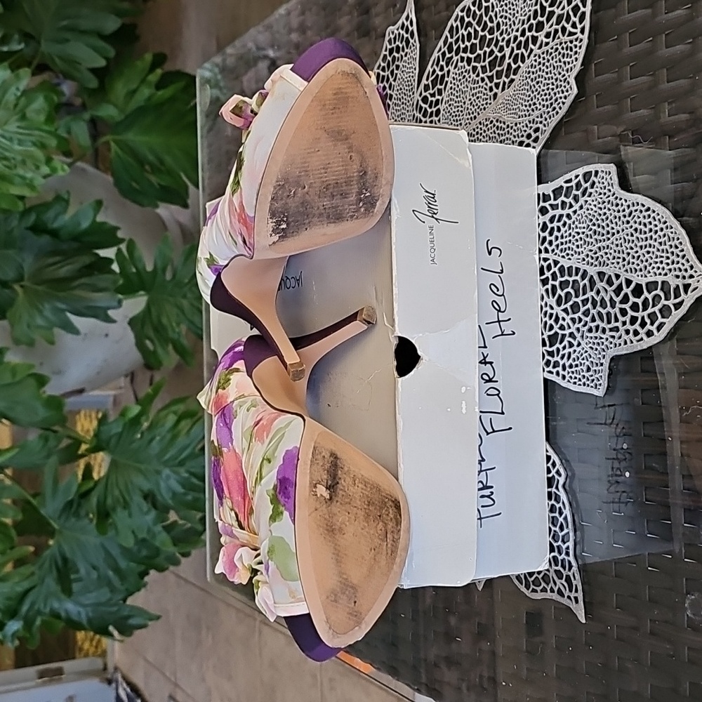 LAVENDER FLORAL FABRIC UPPER HEELS - Picture 5 of 6